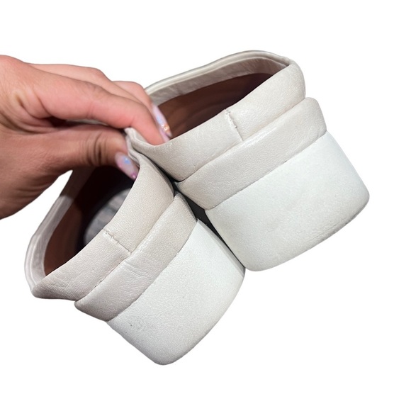 L’Amour Des Pieds Minimalist Beige Sandals. Open Toe Leather Slides. 7 - Picture 4 of 8